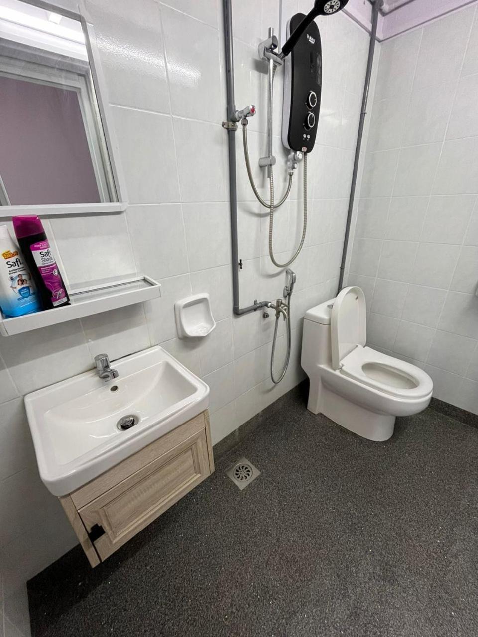Mersingfirstfloor丰盛港二楼民宿 Ngoại thất bức ảnh